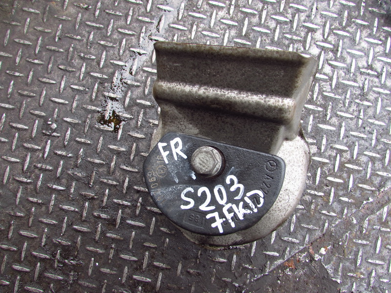 Подушка двигателя Mercedes-benz C-class