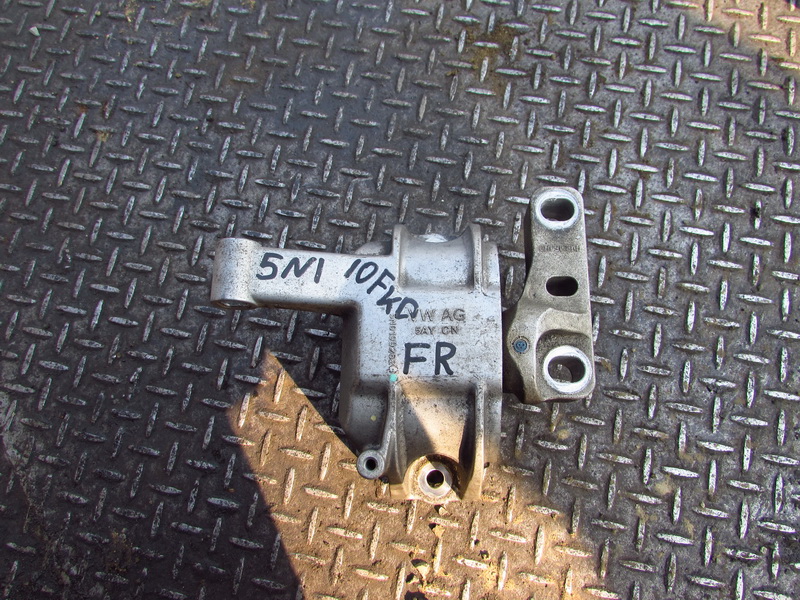 Подушка двигателя Volkswagen Tiguan