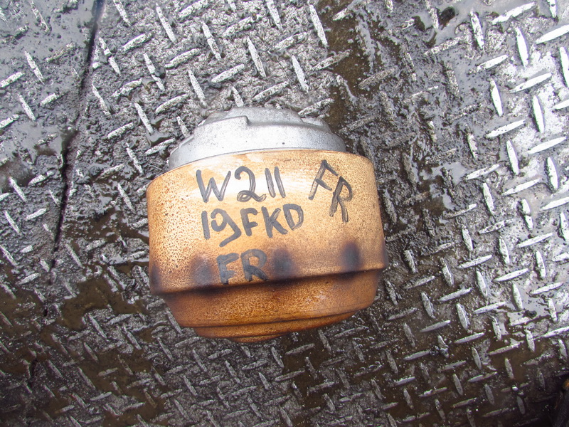 Подушка двигателя Mercedes-benz E-class