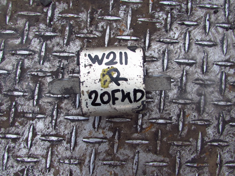 Подушка двигателя Mercedes-benz E-class