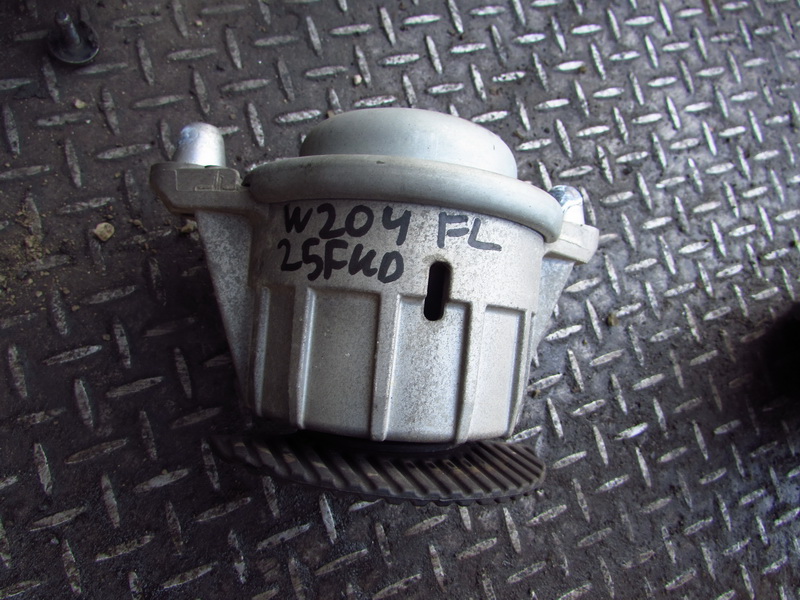 Подушка двигателя Mercedes-benz C-class