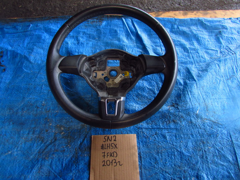 Руль Volkswagen Tiguan 5N2