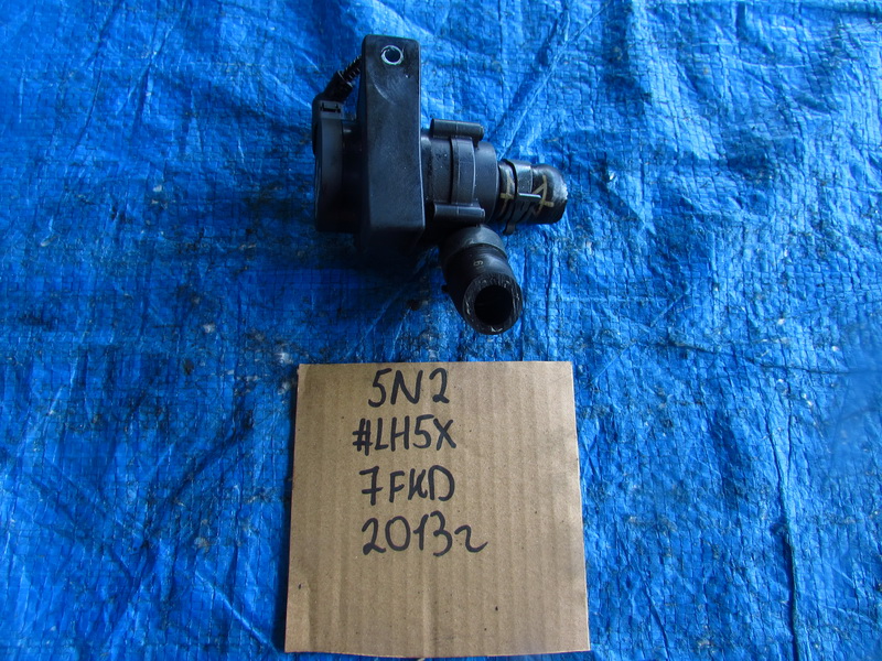 Помпа водяная Volkswagen Tiguan 5N2