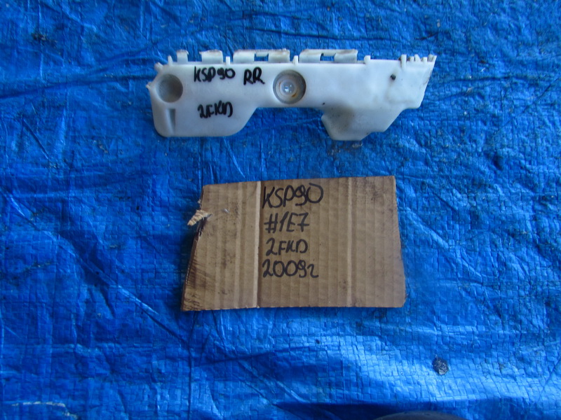 Крепление бампера Toyota Vitz