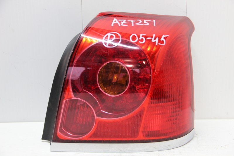 Стоп-сигнал Toyota Avensis AZT251
