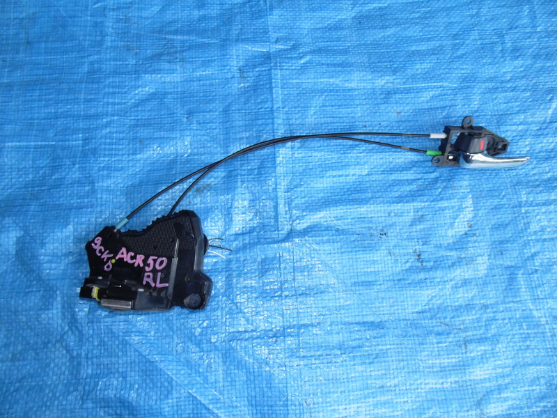 Замок двери Toyota Estima ACR50