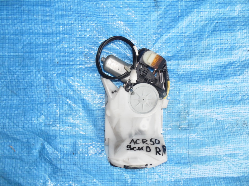 Замок двери Toyota Estima ACR50