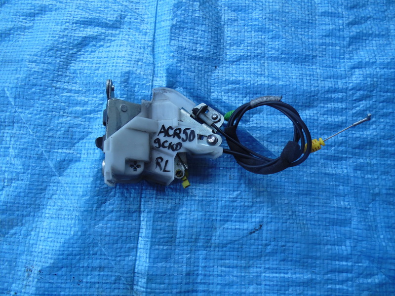 Замок двери Toyota Estima ACR50