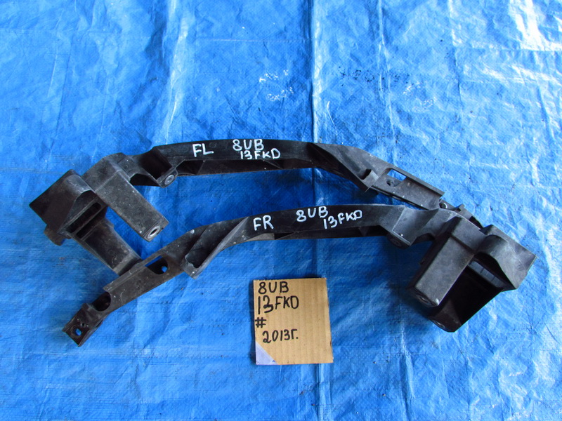 Крепление бампера Audi Q3