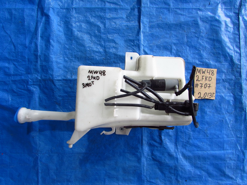 Бачок стеклоомывателя Volvo V40