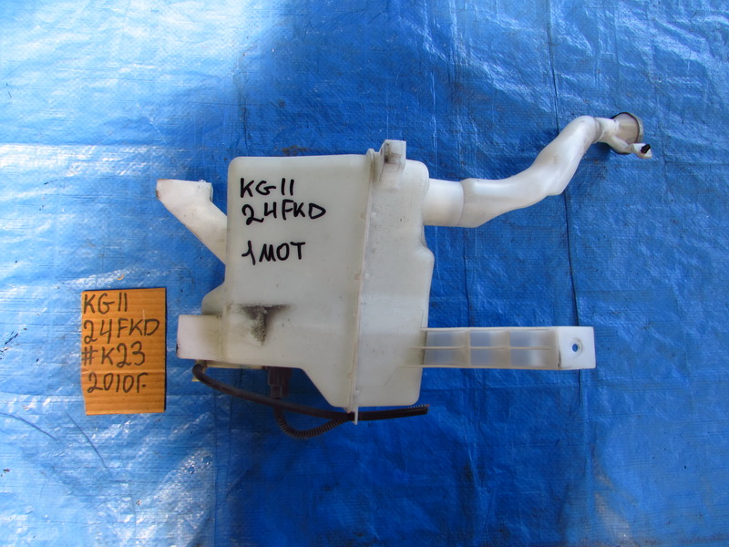 Бачок стеклоомывателя Nissan Bluebird Sylphy KG11