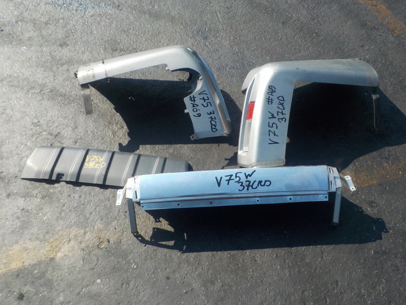 Бампер Mitsubishi Pajero V75W