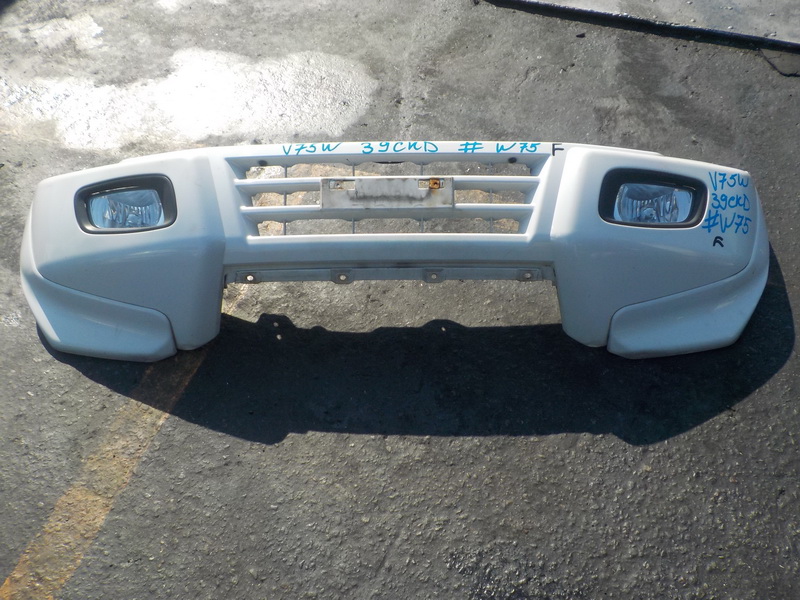Бампер Mitsubishi Pajero