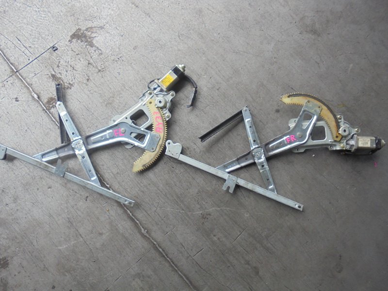 Стеклоподъемник Nissan Cedric