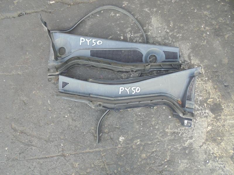 Решетка под лобовое стекло Nissan Fuga