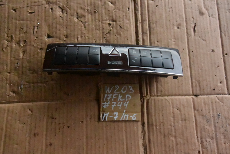 Кнопка аварийной сигнализации Mercedes-benz C-class W203