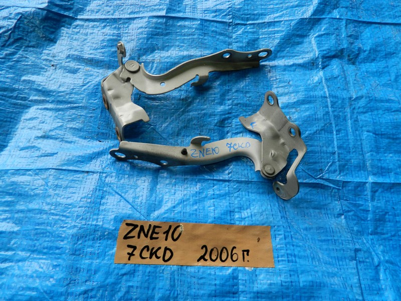 Петля капота Toyota Wish