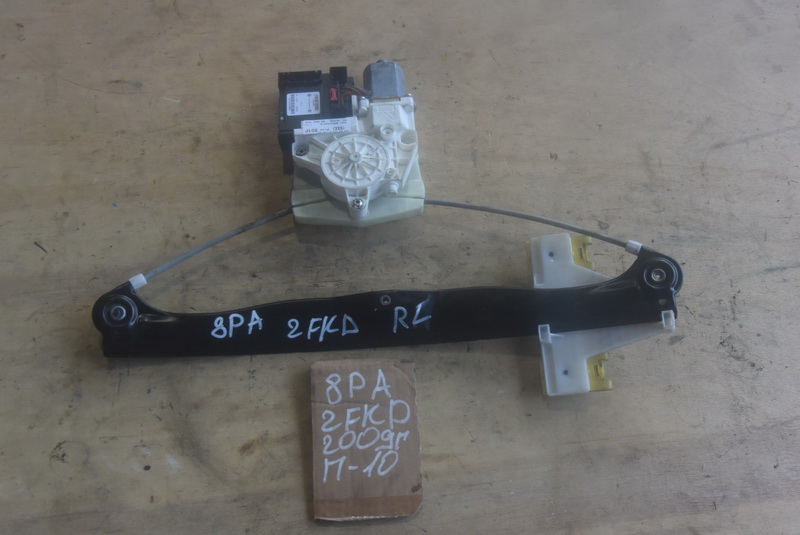 Стеклоподъемник Audi A3 8PA