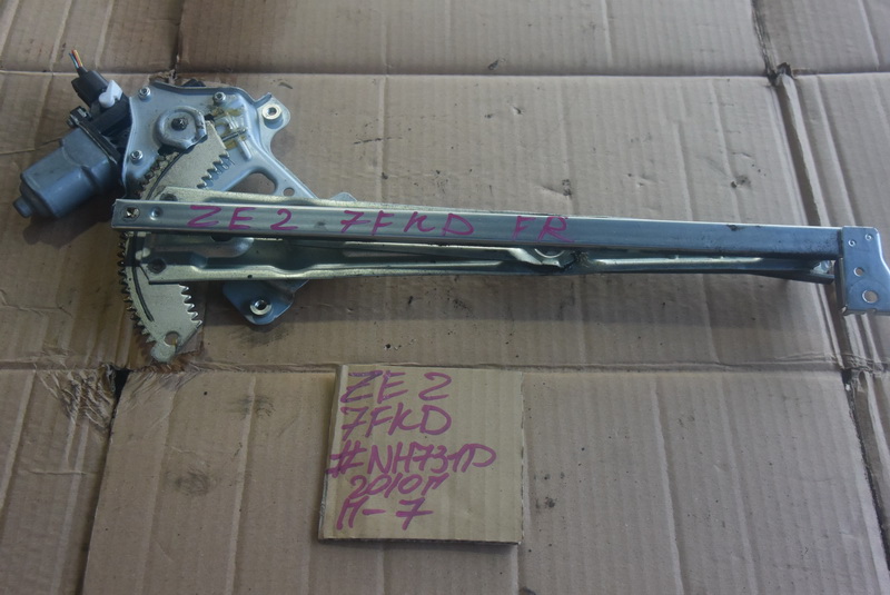 Стеклоподъемник Honda Insight ZE2