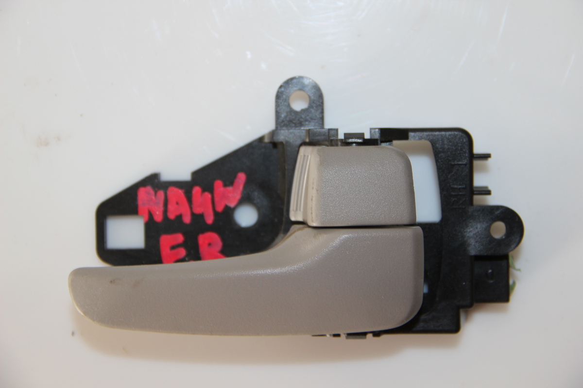 Ручка двери внутренняя Mitsubishi Grandis