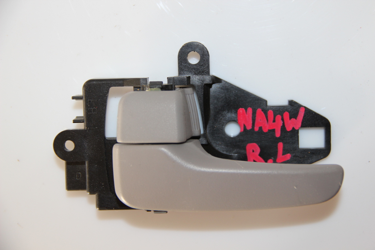 Ручка двери внутренняя Mitsubishi Grandis