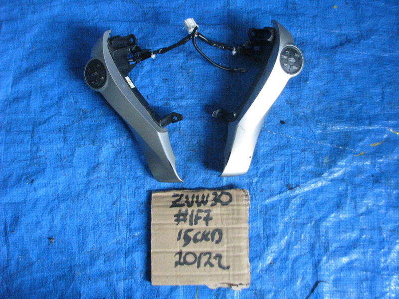 Кнопки на руль Toyota Prius ZVW30