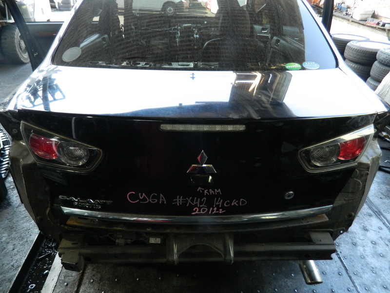 Крышка багажника Mitsubishi Lancer CY6A