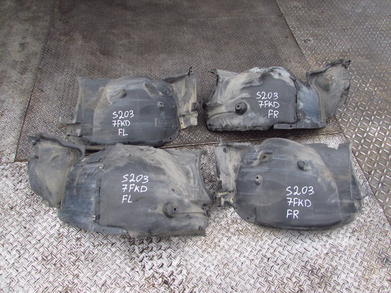 Подкрылок Mercedes-benz C-class S203