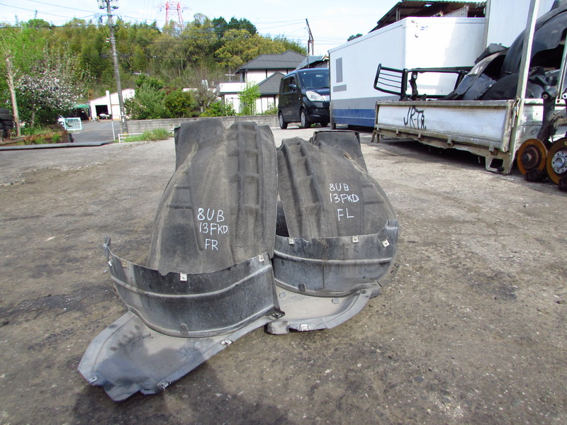Подкрылок Audi Q3 8UB