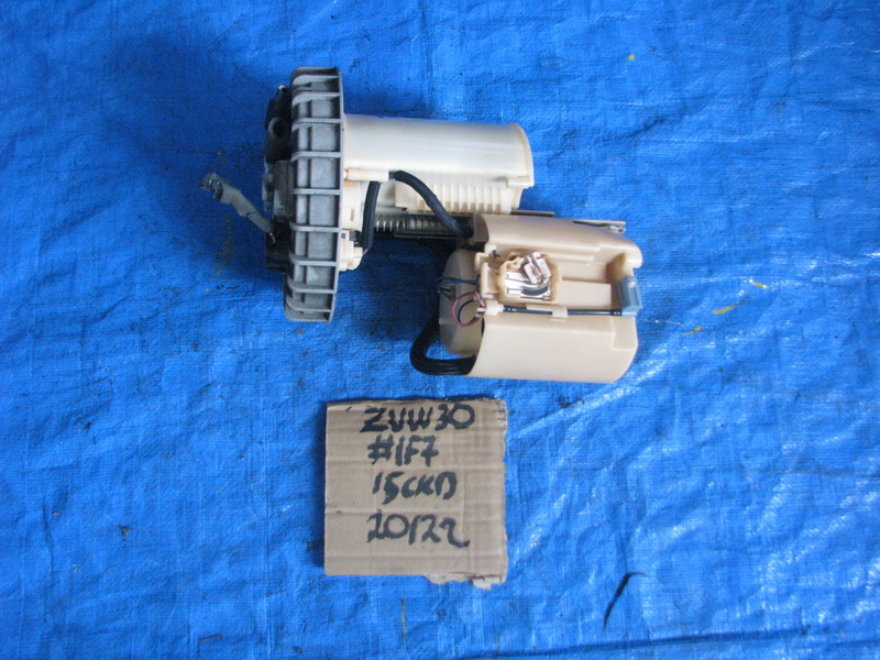 Топливный насос Toyota Prius ZVW30