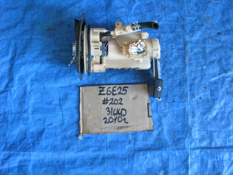 Топливный насос Toyota Wish