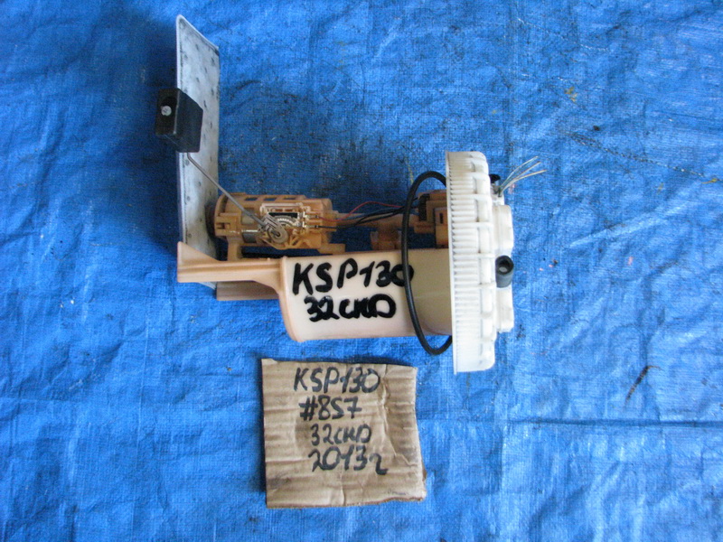 Топливный насос Toyota Vitz