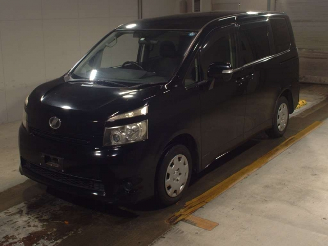 Toyota Voxy ZRR70