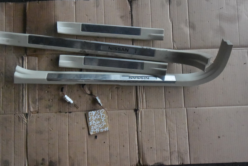 Порожек пластиковый Nissan Fuga PY50