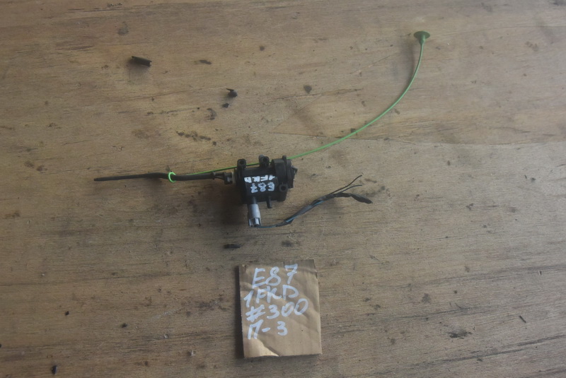 Замок лючка бензобака BMW 1-series E87