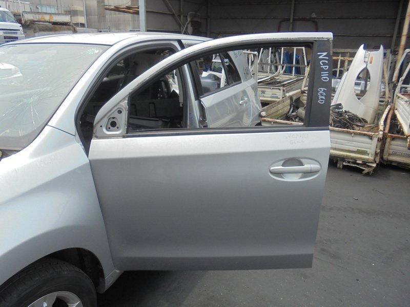 Дверь Toyota Ist NCP110