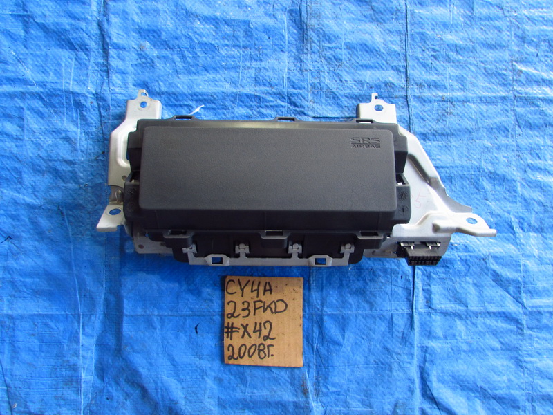 Airbag коленный Mitsubishi Lancer CY4A