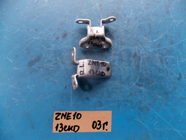 Петля двери Toyota Wish ZNE10