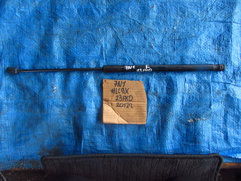 Амортизатор капота Volkswagen Sharan 7N1