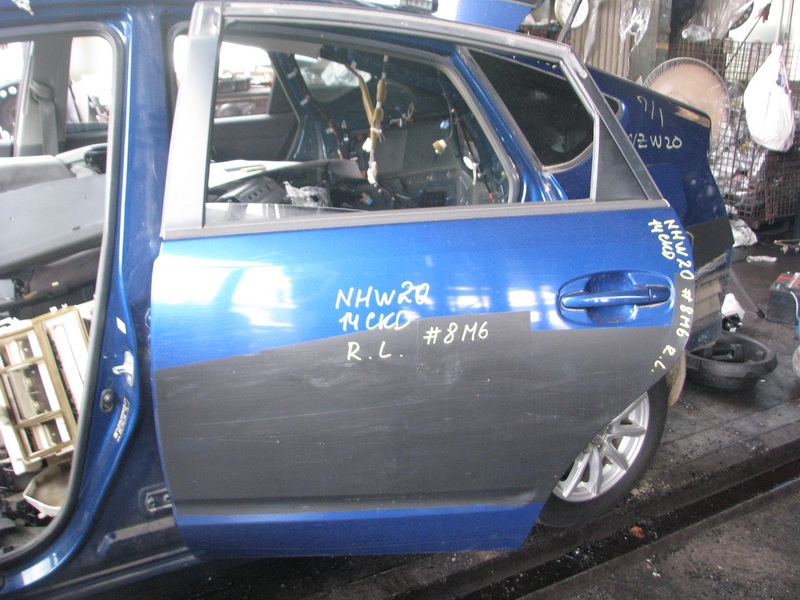 Дверь Toyota Prius