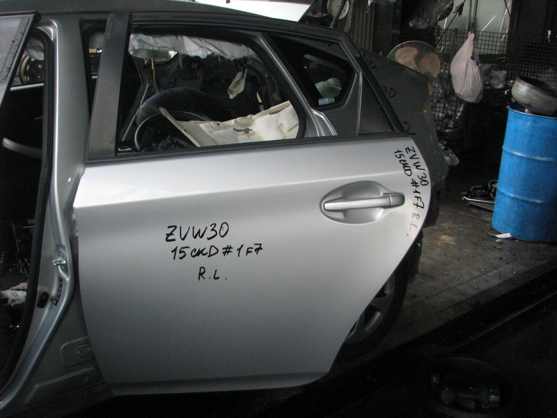 Дверь Toyota Prius