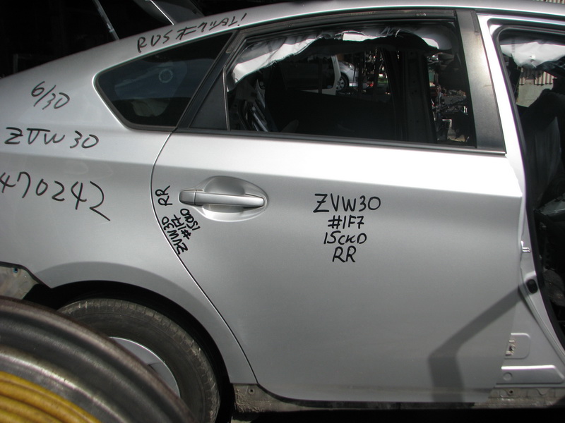 Дверь Toyota Prius ZVW30