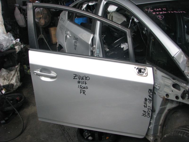 Дверь Toyota Prius