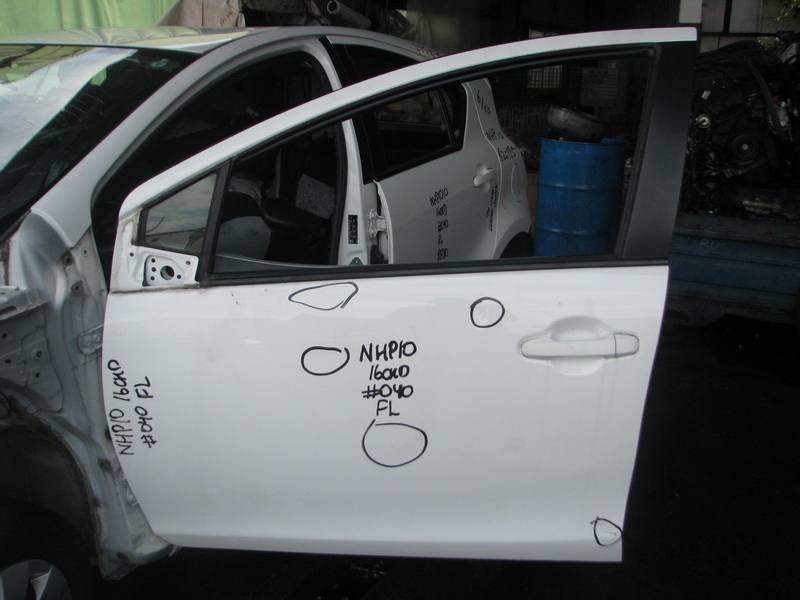 Дверь Toyota Aqua NHP10