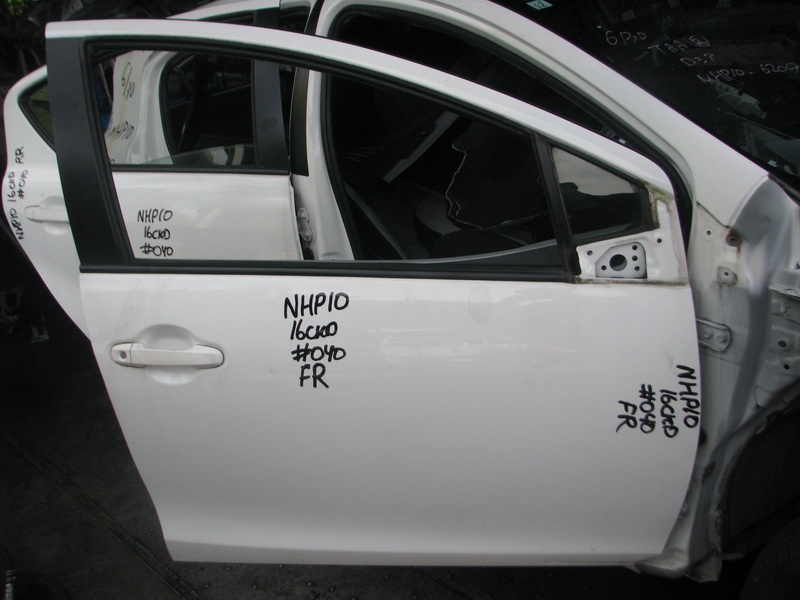 Дверь Toyota Aqua NHP10
