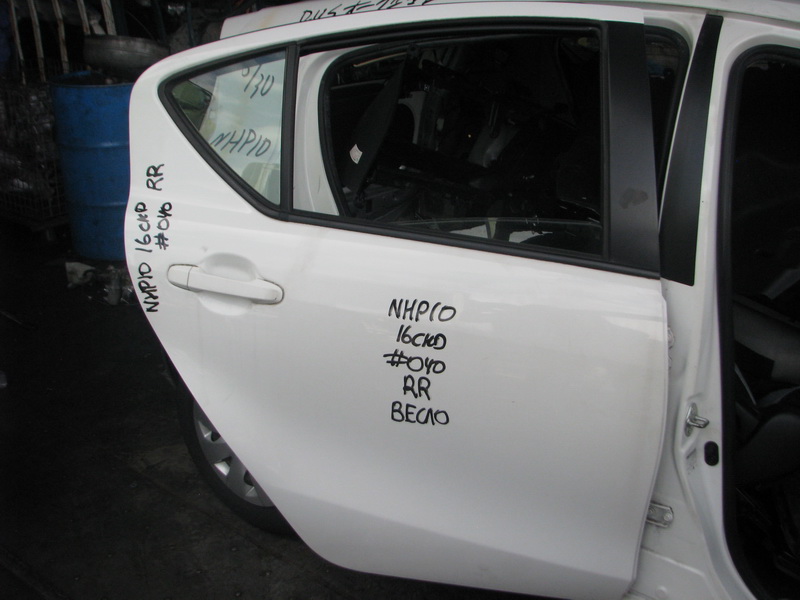 Дверь Toyota Aqua NHP10