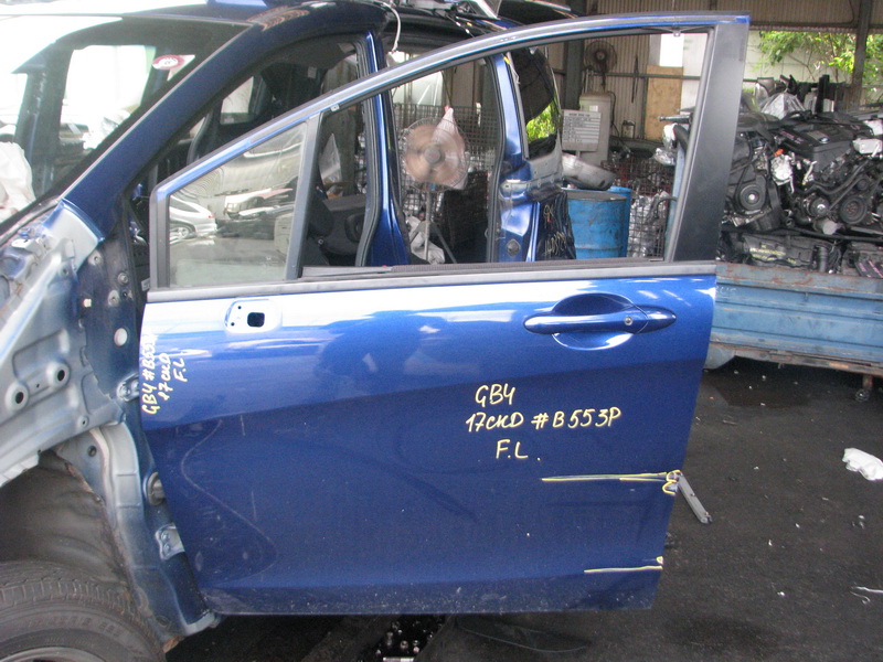 Дверь Honda Freed