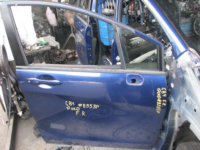 Дверь Honda Freed