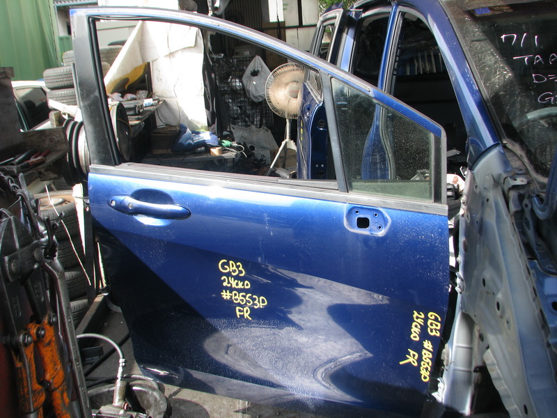 Дверь Honda Freed GB3