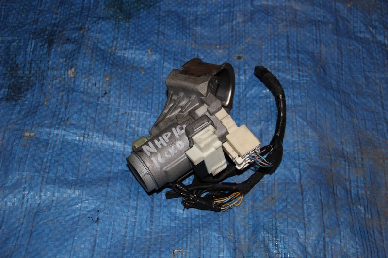 Замок зажигания Toyota Aqua